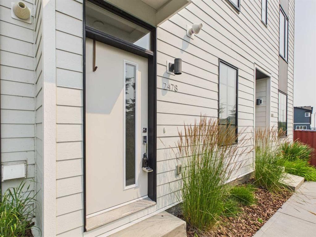 2-bed Townhouse for sale at 2478 210 Avenue SE, Calgary