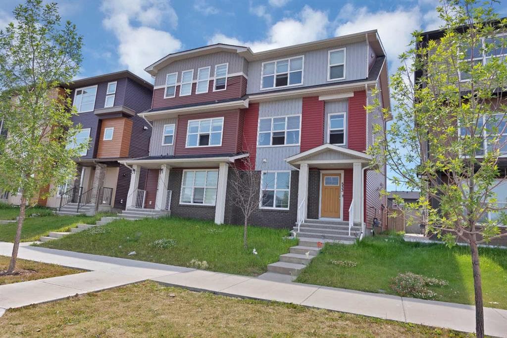 533 Savanna Blvd Boulevard NE — photo 1
