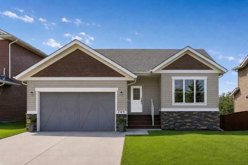 4-bed Detached for sale at 709 3 Street SW, Diamond Valley
