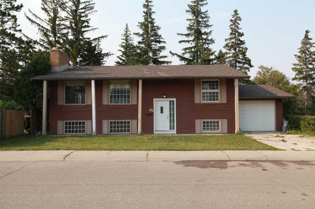 904 73 Avenue SW — photo 1