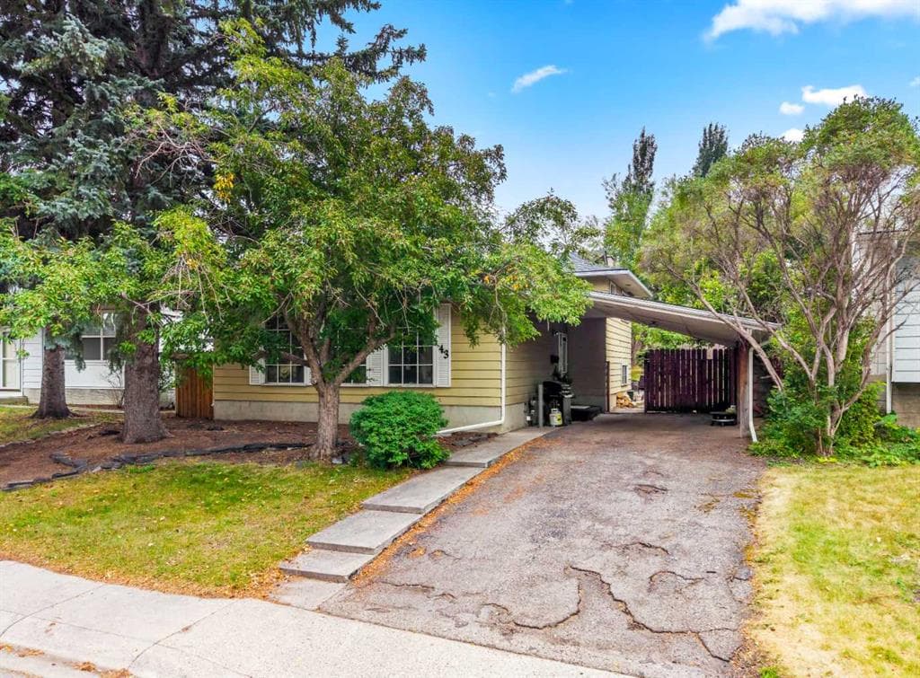 43 Lake Sylvan Close SE — photo 1