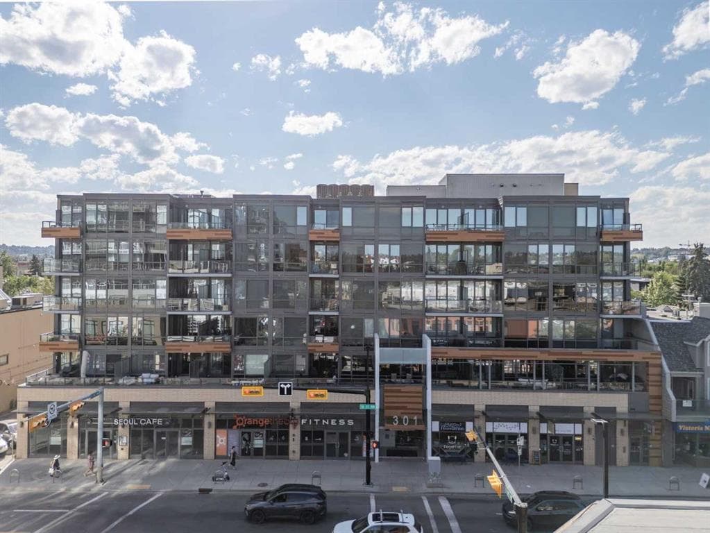504, 301 10 Street NW — photo 1