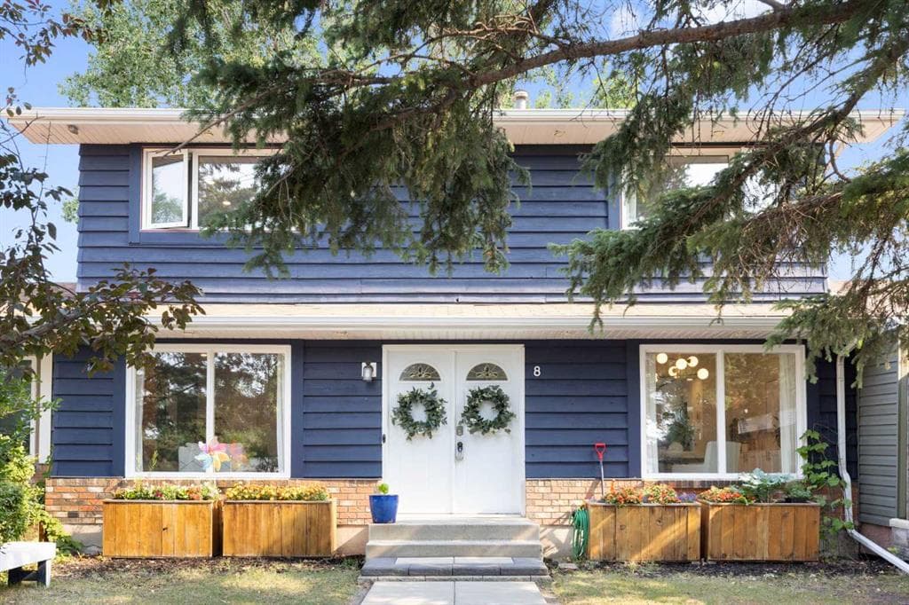 8 Midridge Bay SE — photo 1