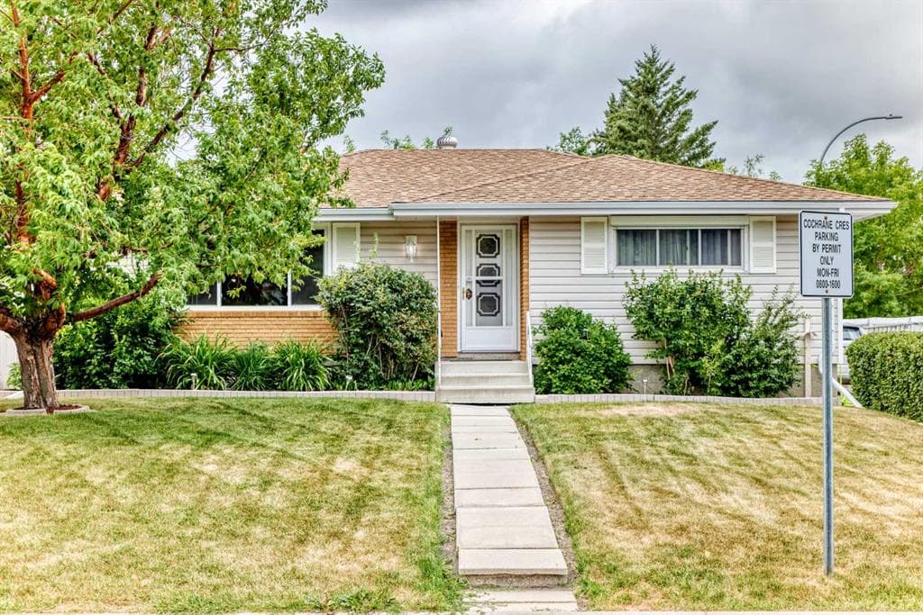 1 Cochrane Crescent — photo 1