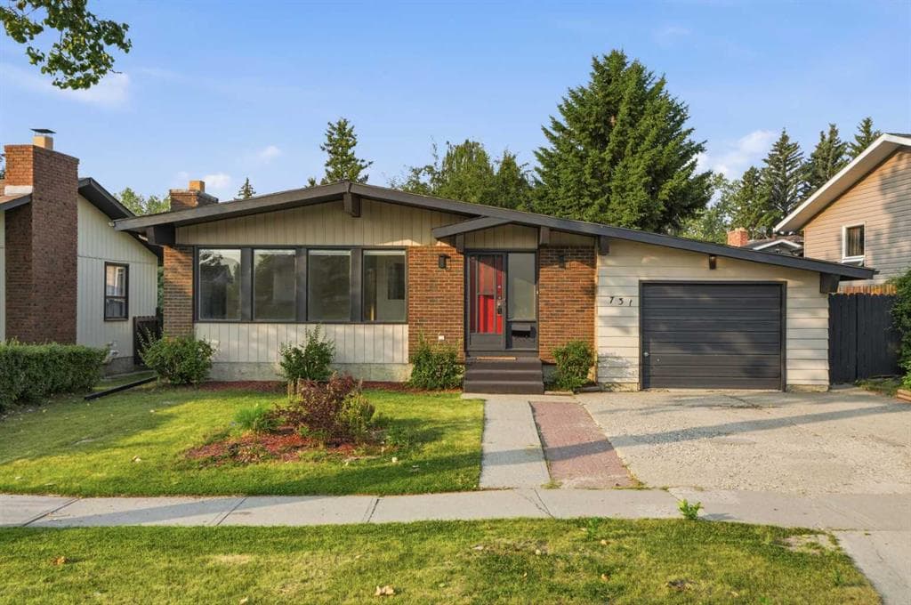731 Queensland Drive SE — photo 1