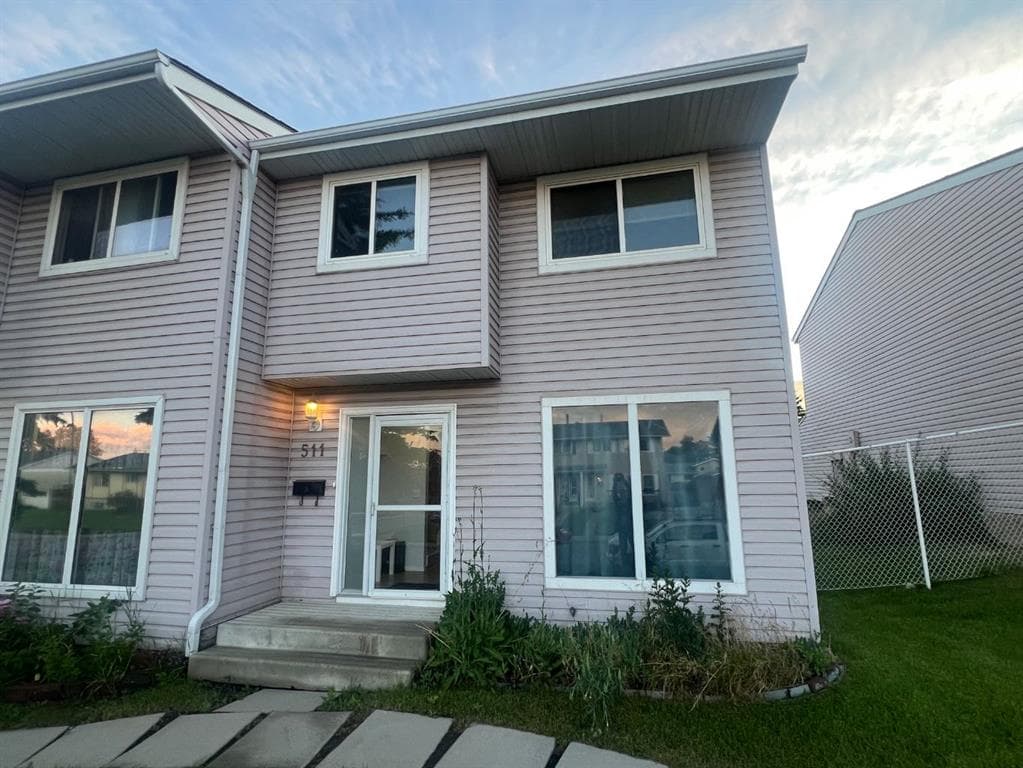 511 40 Street NE — photo 1