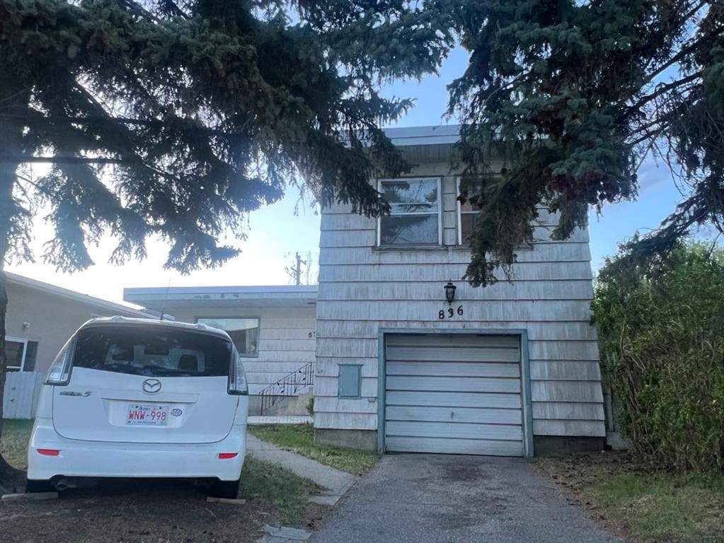836 69 Avenue SW — photo 1