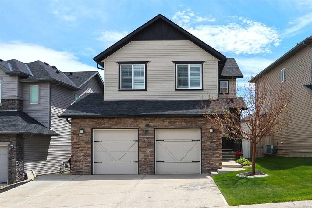 159 Sherwood Crescent NW — photo 1