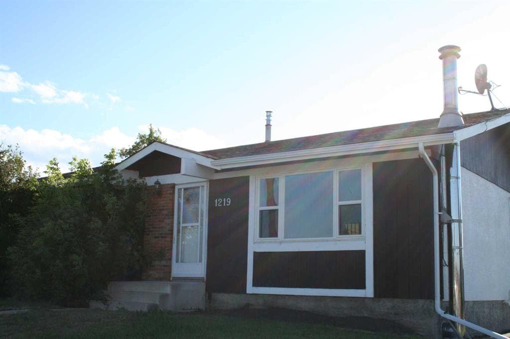 4-bed Detached for sale at 1219 68 Street NE, Calgary