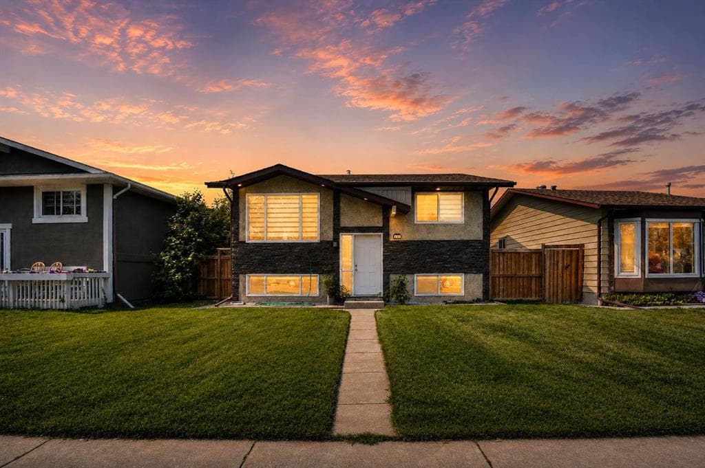 115 Abingdon Crescent NE — photo 1