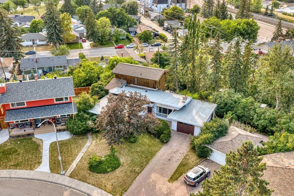 15 Glenview Drive SW — photo 1