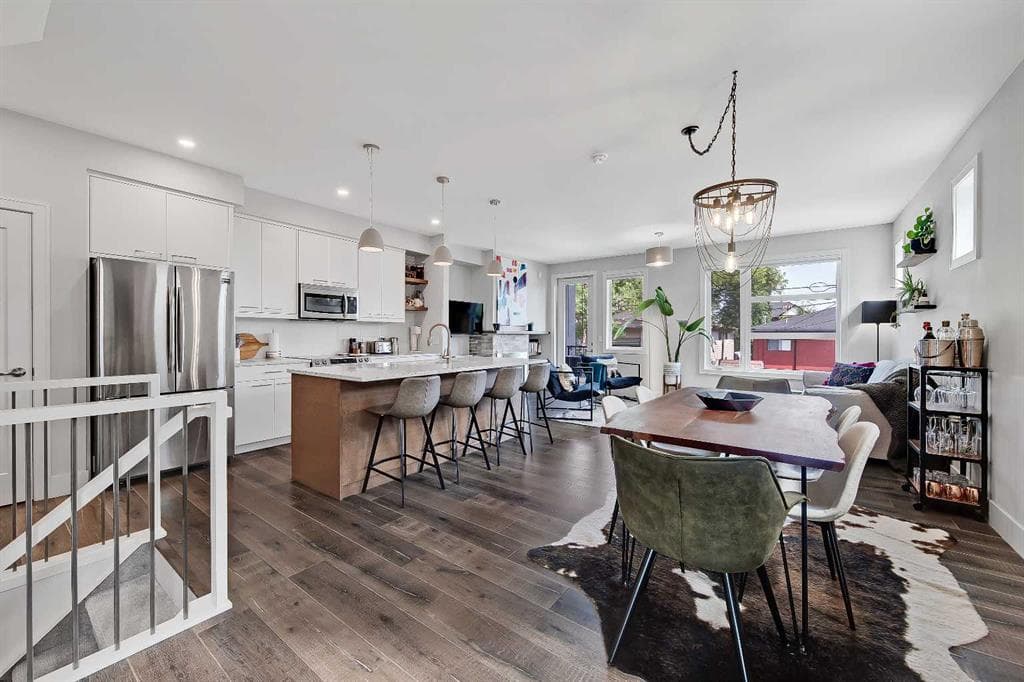 3-bed Townhouse for sale at 2, 1936 25A Street SW, Calgary
