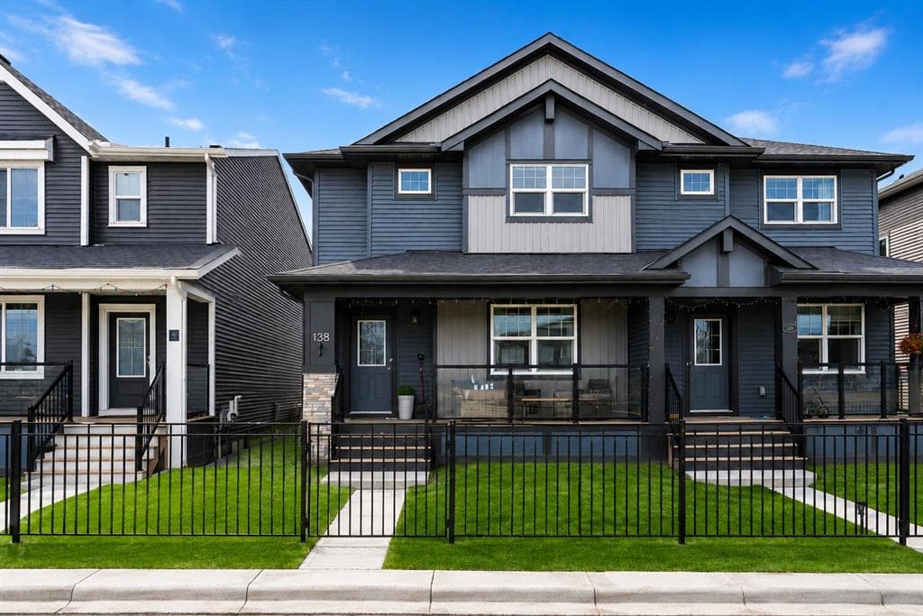 138 Midgrove Greenway SW — photo 1