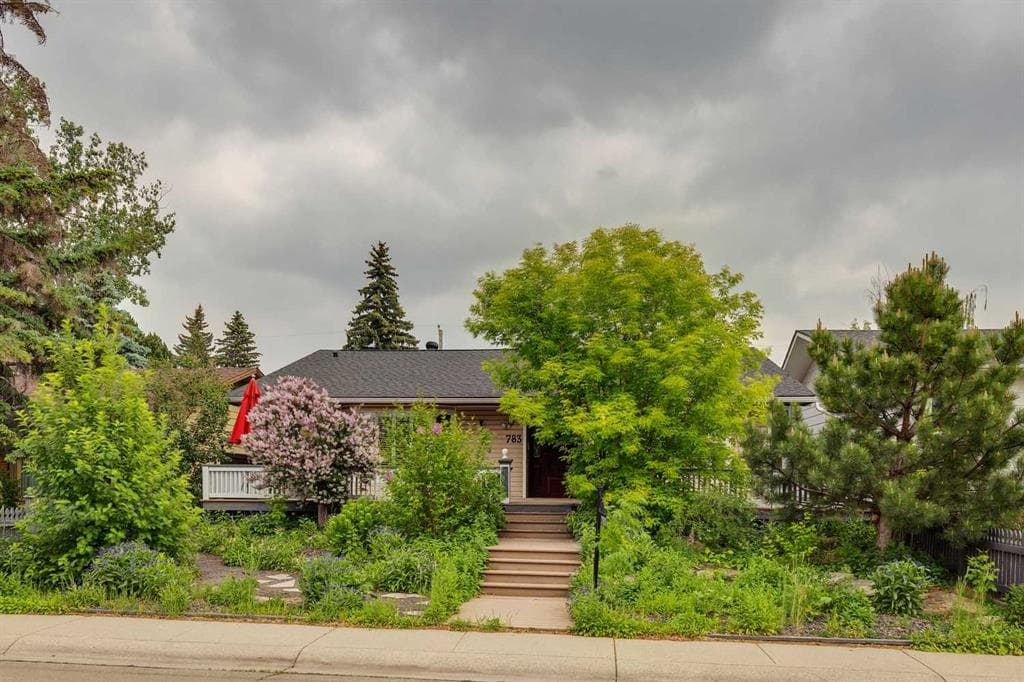 783 Lake Twintree Crescent SE — photo 1