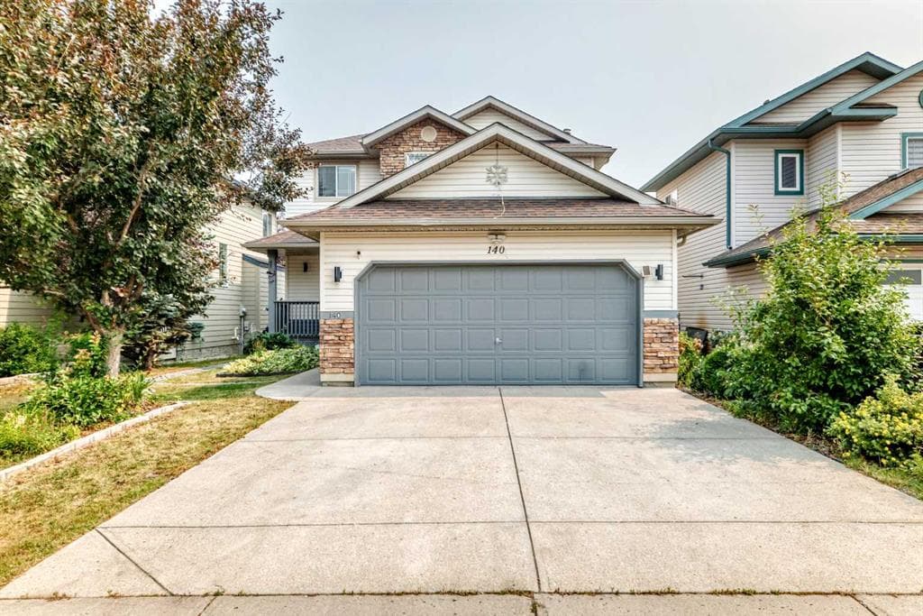 3-bed Detached for sale at 140 Fairways Drive NW, Airdrie