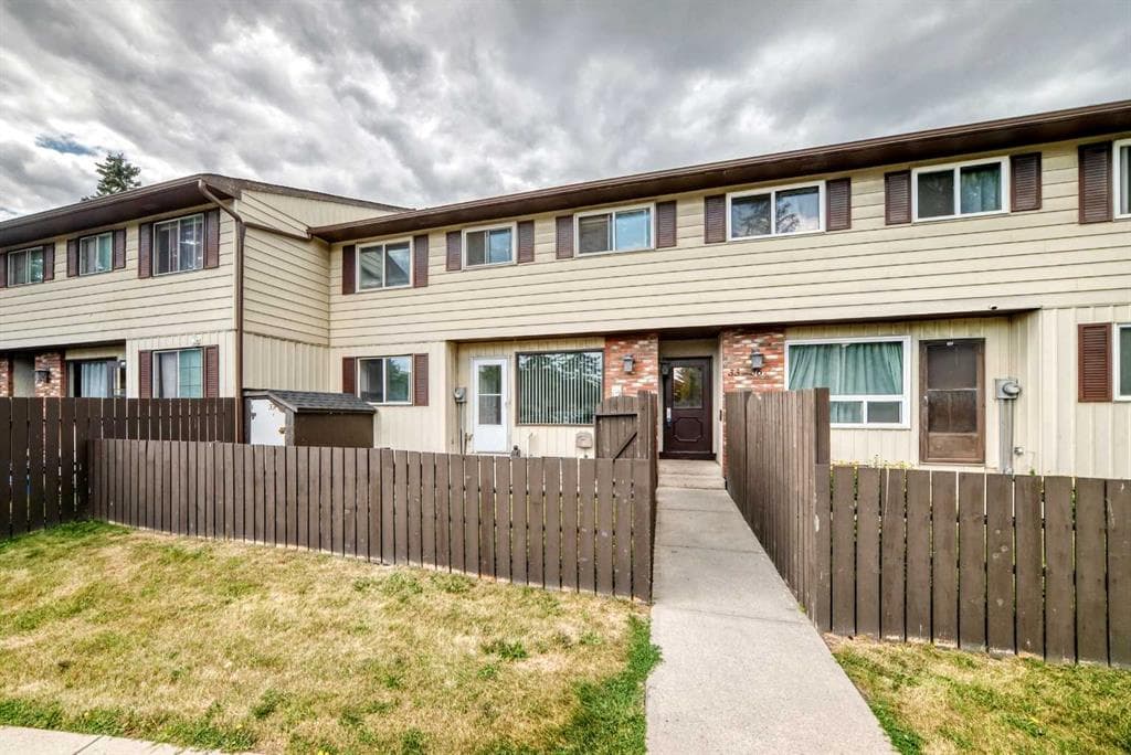 33, 175 Manora Place — photo 1