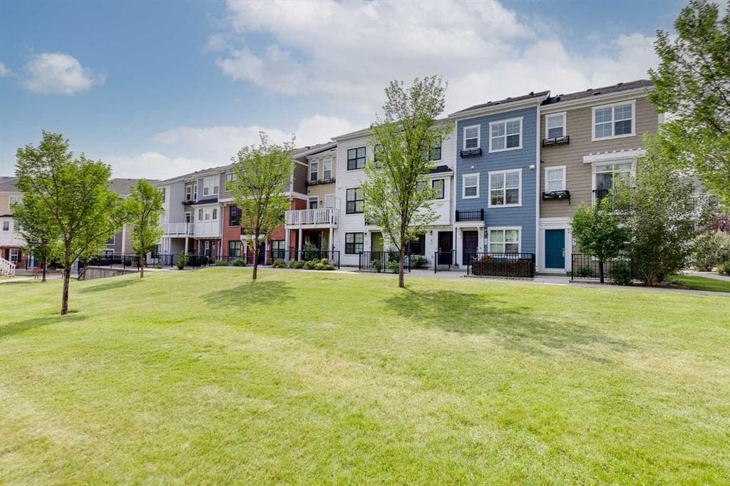 2-bed Townhouse for sale at 42 Sherwood Row NW, Calgary