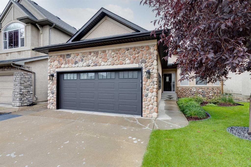 10 Strathlea Grove SW — photo 1