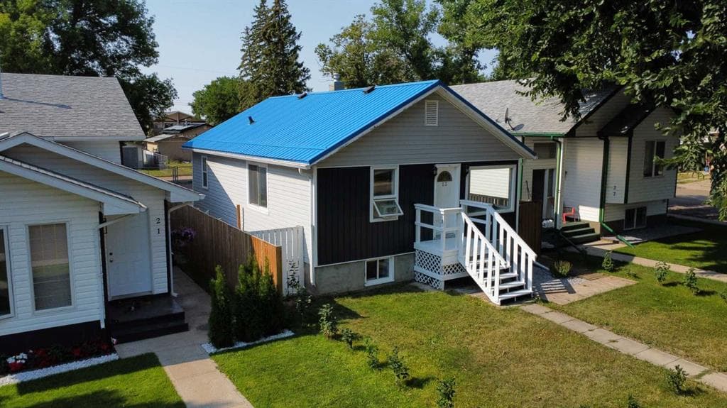 23 Pine Avenue W — photo 1