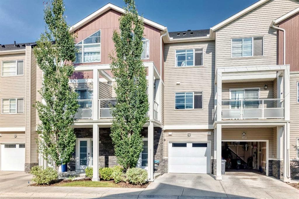 551 Redstone View NE — photo 1