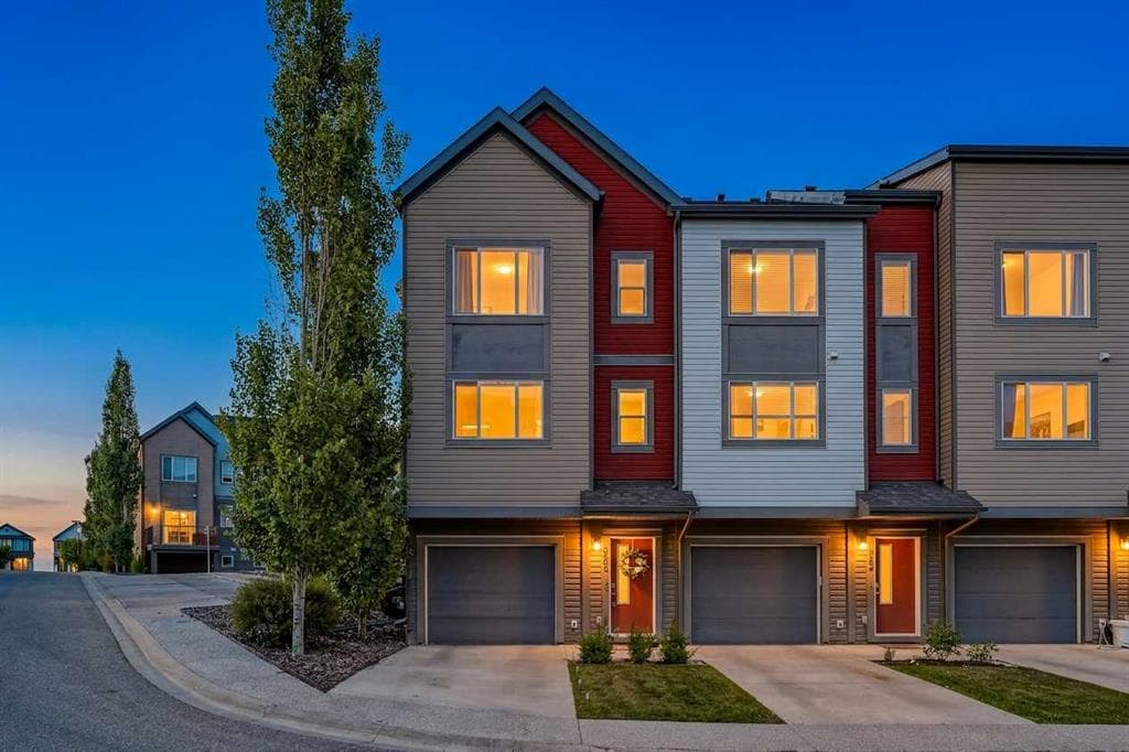 202 Copperpond Row SE — photo 1