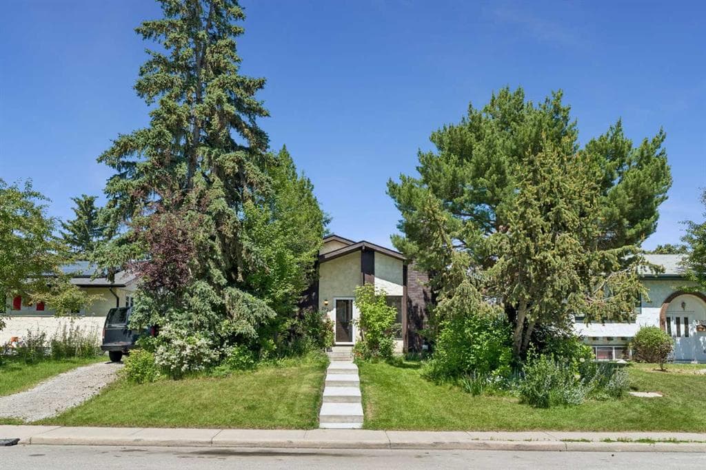 2524 106 Avenue SW — photo 1