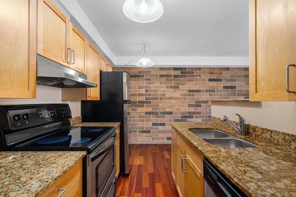#404, 315 9A Street NW — photo 1