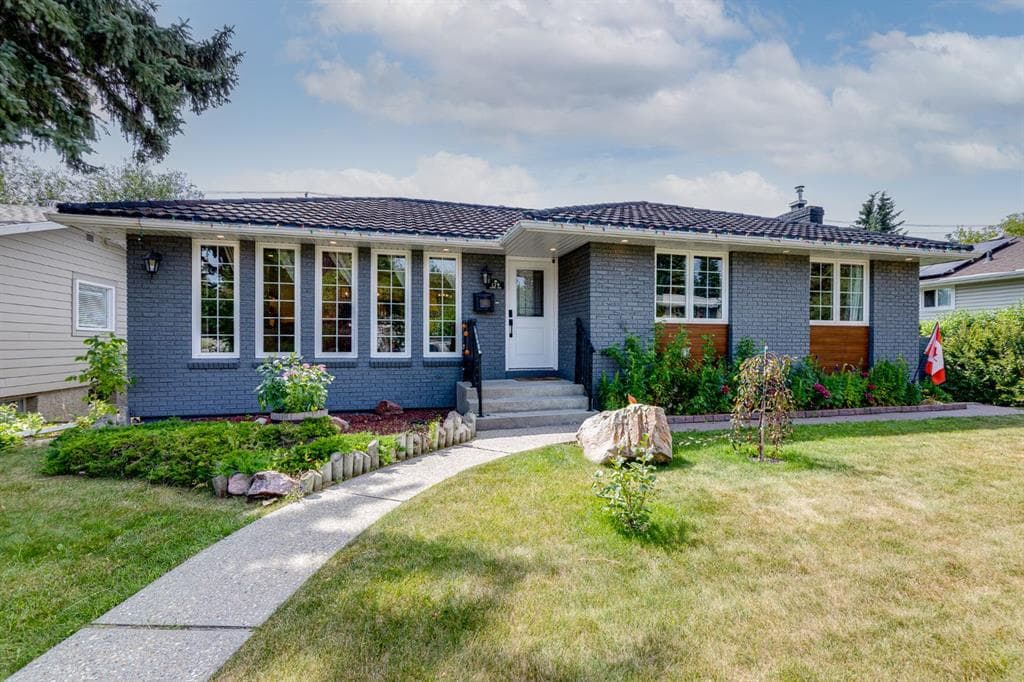 4-bed Detached for sale at 179 Capri Avenue NW, Calgary