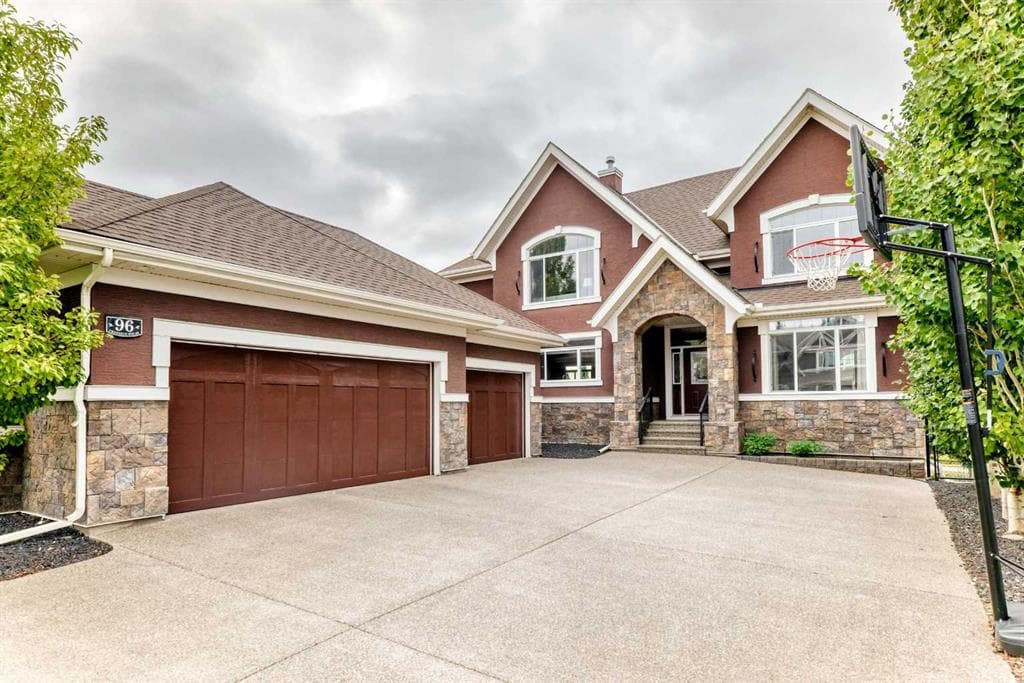 96 Cranarch Heights SE — photo 1