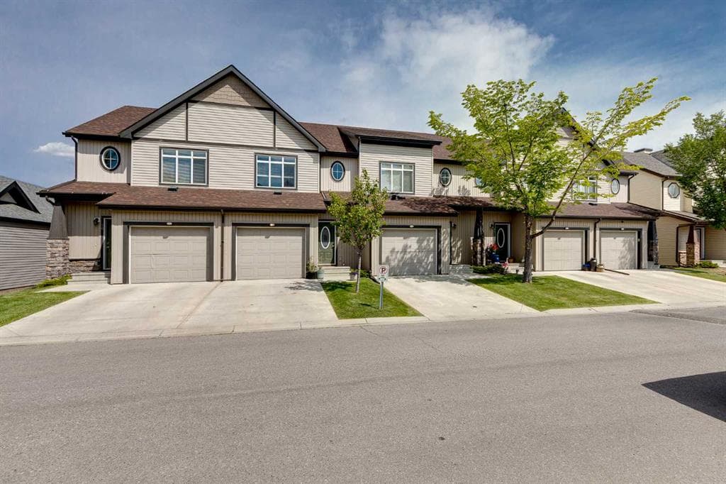 3-bed Townhouse for sale at 72 Copperpond Landing SE, Calgary