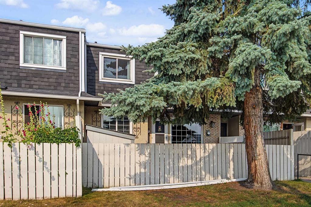 3-bed Townhouse for sale at 75, 175 Manora Place NE, Calgary