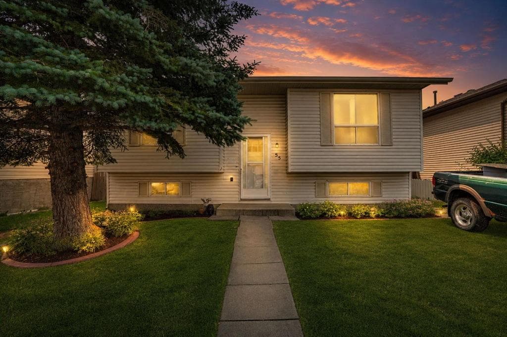 55 Falton Close NE — photo 1