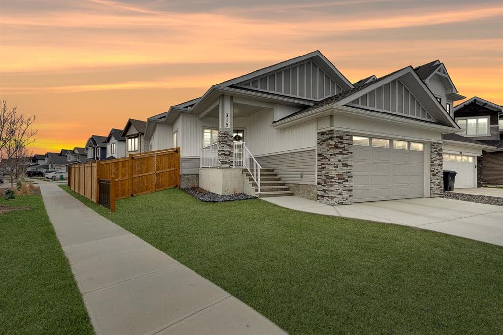 315 Monterey Place SE — photo 1