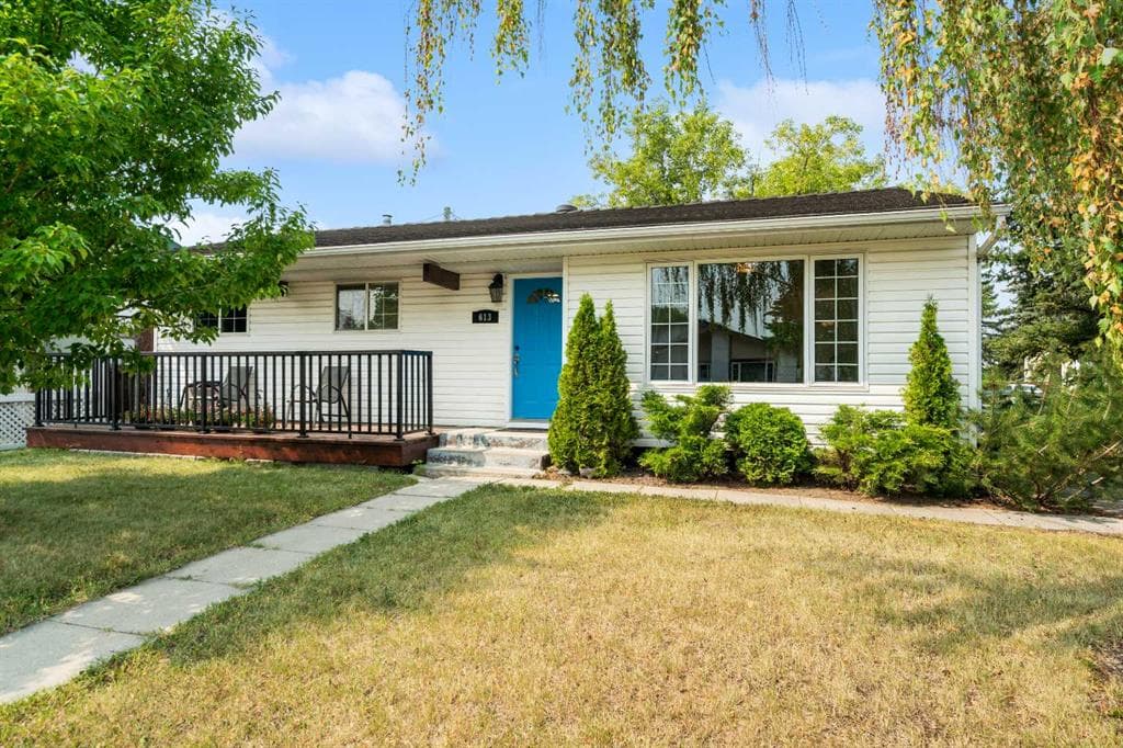 613 Olympia Crescent SE — photo 1