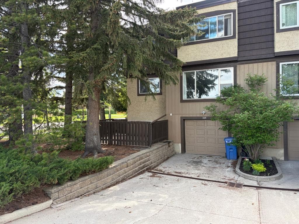 2-bed Townhouse for sale at 104, 3130 66 Avenue SW, Calgary