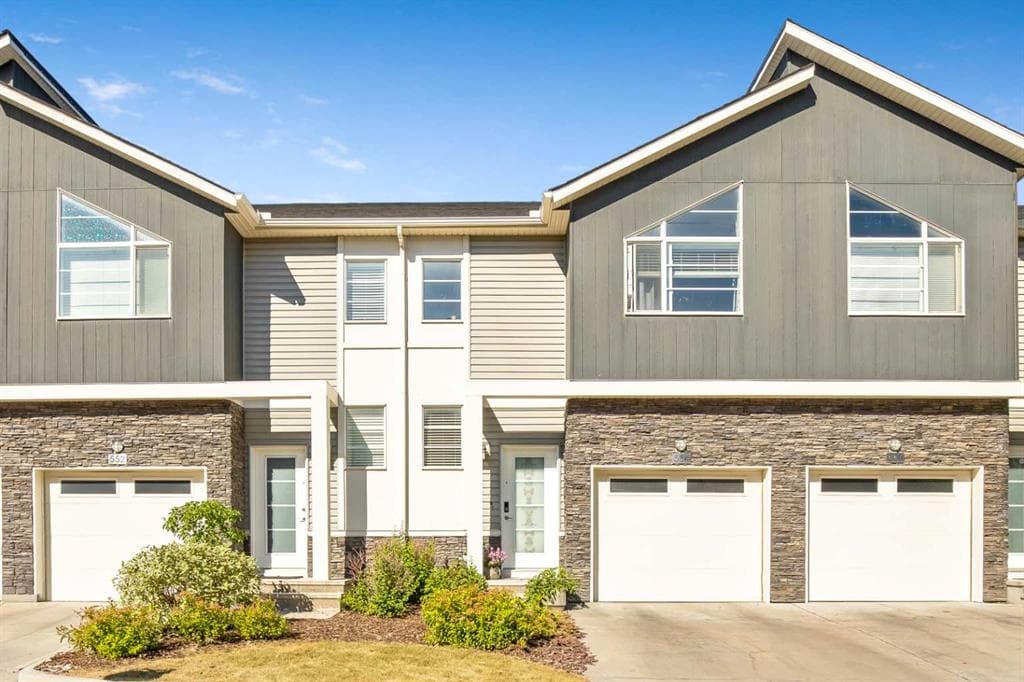 554 Redstone View NE — photo 1
