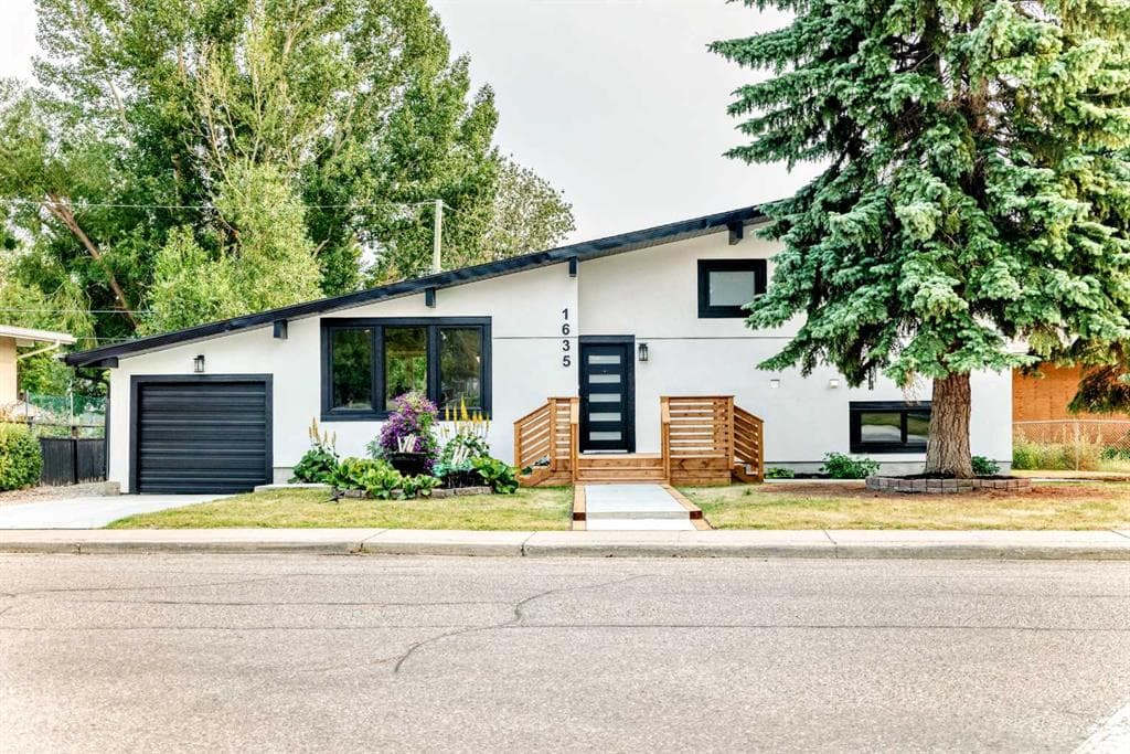 4-bed Detached for sale at 1635 32 Avenue NW, Calgary