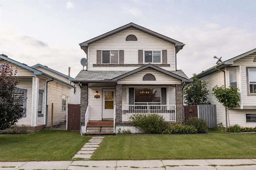 3-bed Detached for sale at 133 Applemead Close SE Close, Calgary