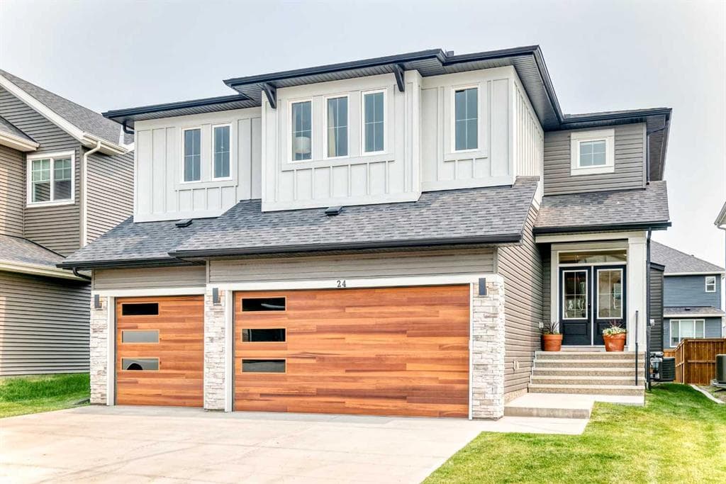 24 Emerson Crescent — photo 1