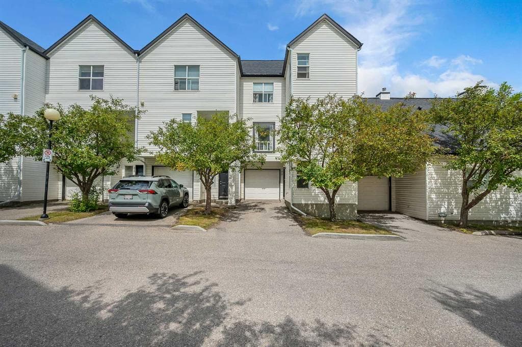 3-bed Townhouse for sale at 13, 200 Hidden Hills Terrace NW, Calgary