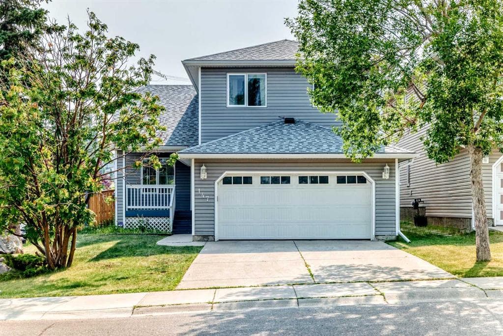 147 Macewan Drive NW — photo 1