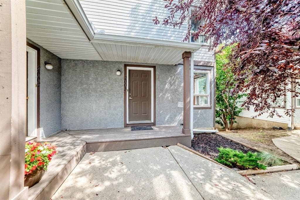 2-bed Townhouse for sale at 2003 Signal Hill Green SW, Calgary