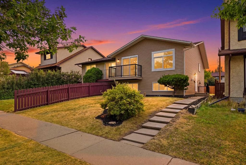 5-bed Semi-detached for sale at 1387 Berkley Drive NW, Calgary
