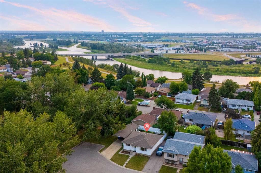 2-bed Detached for sale at 239 Lynnover Place SE, Calgary