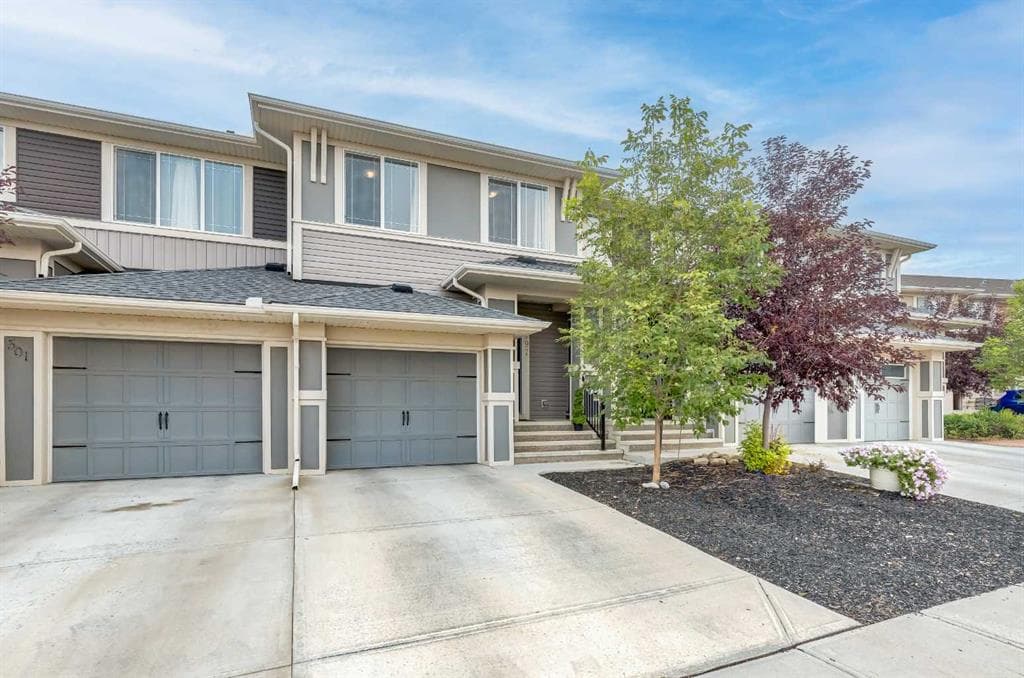 3-bed Townhouse for sale at 497 Hillcrest Road SW, Airdrie