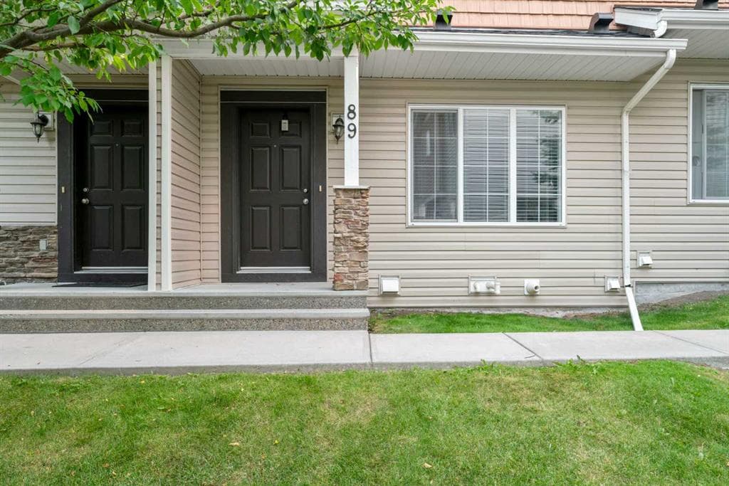3-bed Townhouse for sale at 89 Pantego Lane NW, Calgary