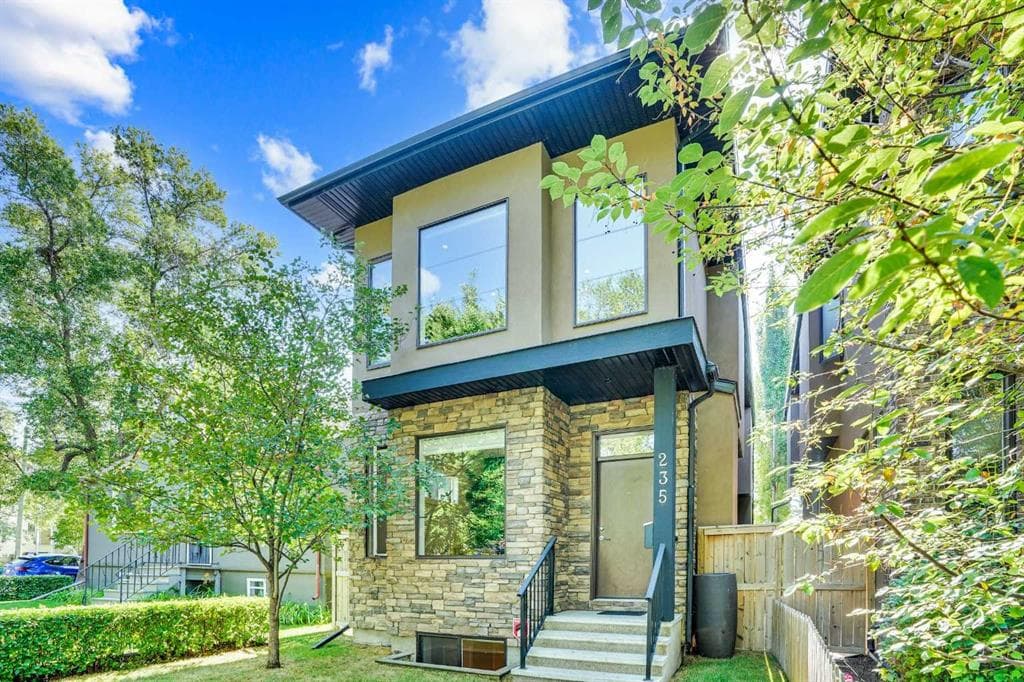 4-bed Detached for sale at 235 11 Avenue NE, Calgary