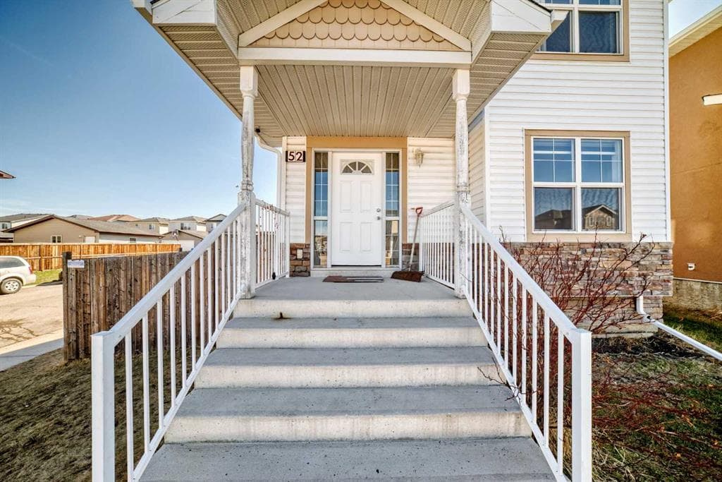52 TARALAKE Street NE — photo 1