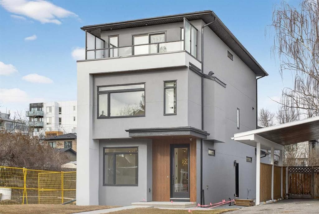 720 52 Avenue SW — photo 1