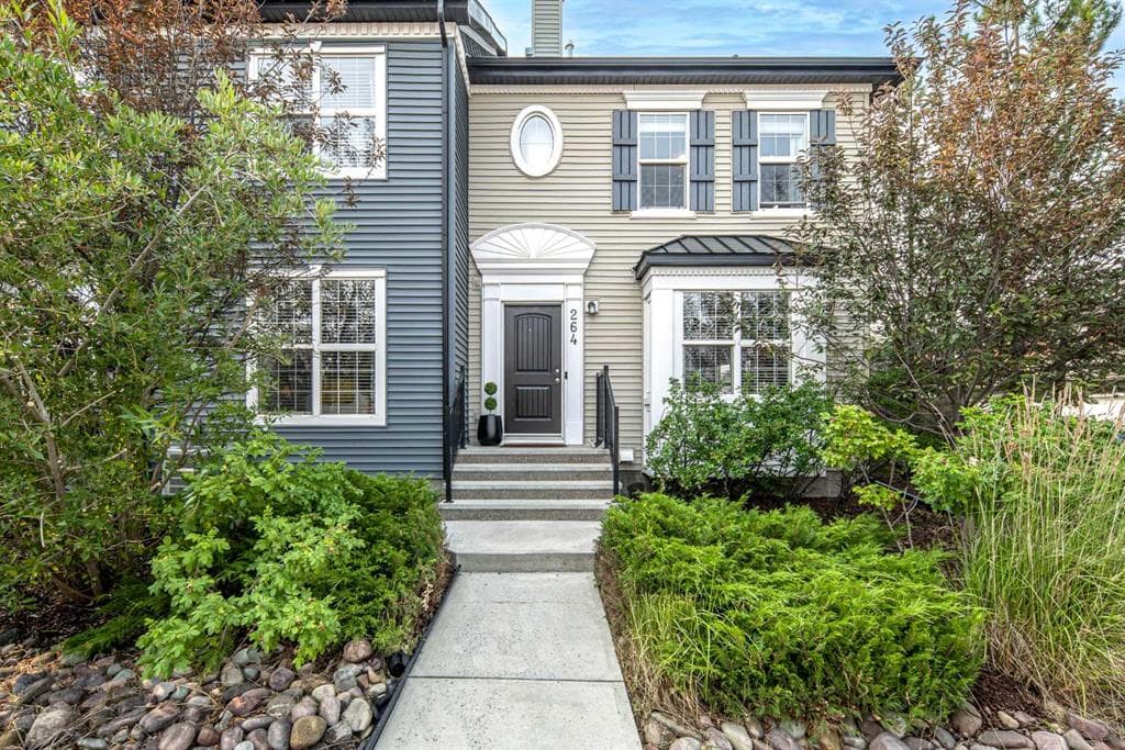3-bed Townhouse for sale at 264 Chaparral Valley Square SE, Calgary